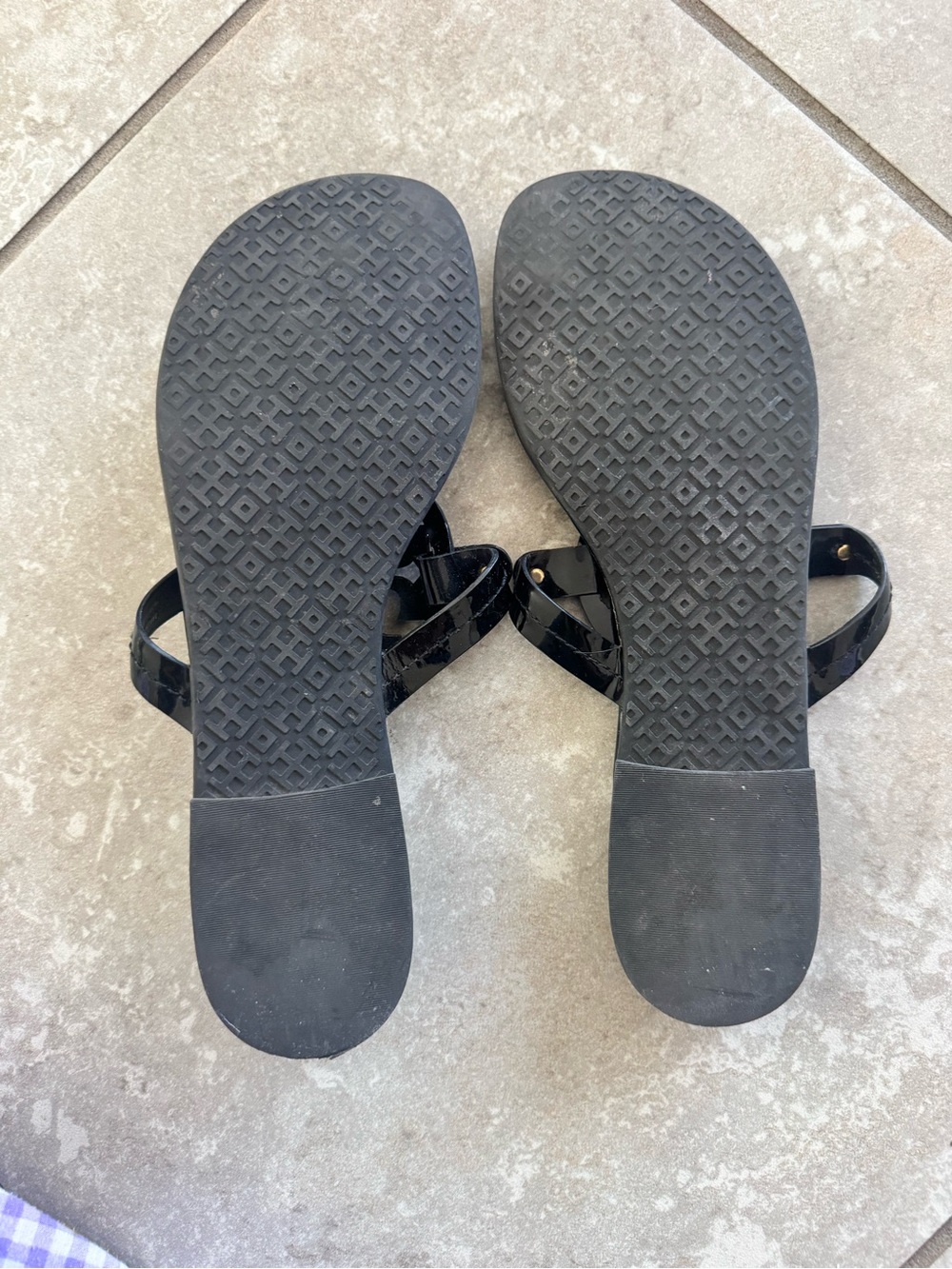 Black patent Tory Burch Cutout Thong Sandals 10 - Picture 6 of 6